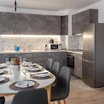Apartament By The River 2 *