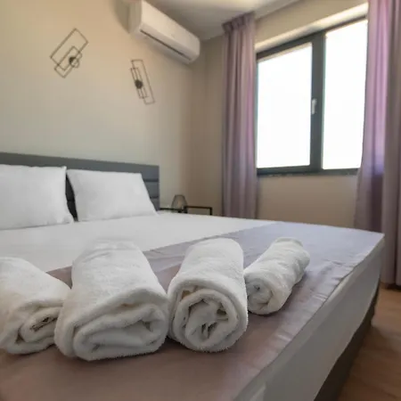 Apartment By The River 2 *