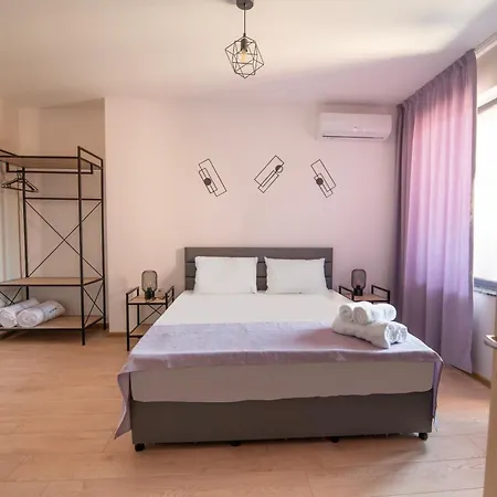 Lejlighed By The River 2