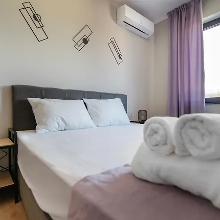 Lejlighed By The River 2