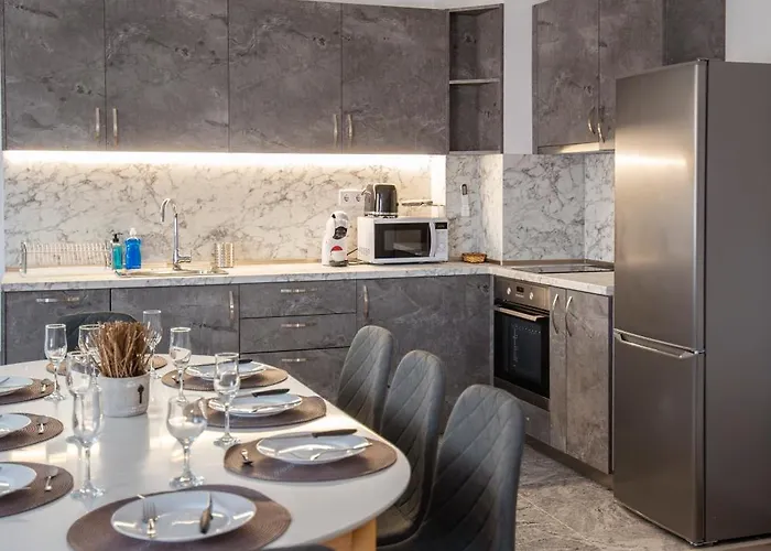 Lejlighed By The River 2 *