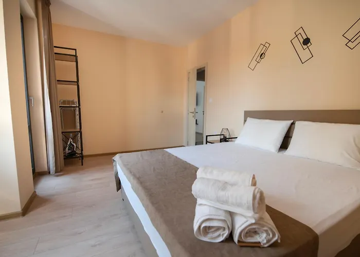 Lejlighed By The River 2 *