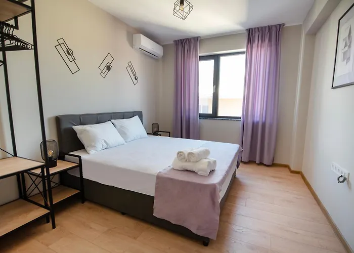 By The River 2 Lejlighed *