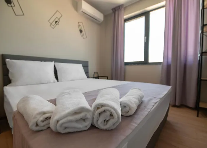 Lejlighed By The River 2 *