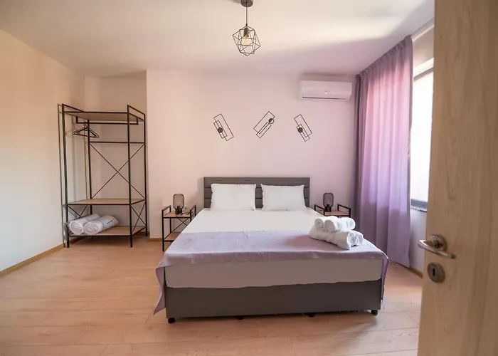 Lejlighed By The River 2