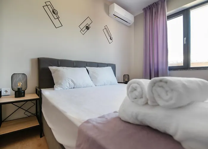 Lejlighed By The River 2