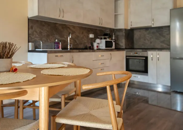 Lejlighed By The River 2