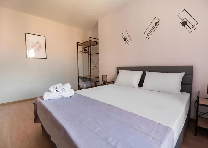 By The River 2 Lejlighed *